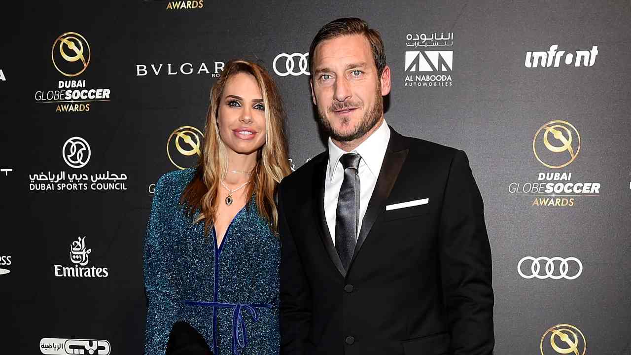 Ilary Blasi e Francesco Totti in posa