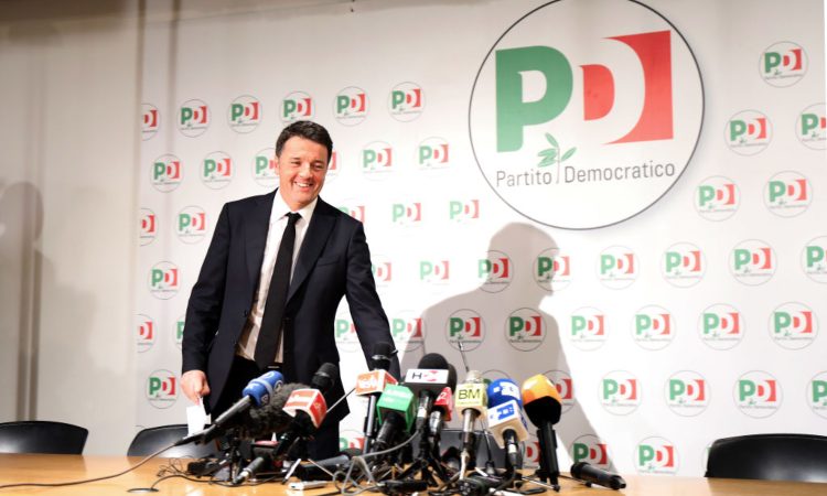 Matteo Renzi in una passata conferenza stampa col Pd