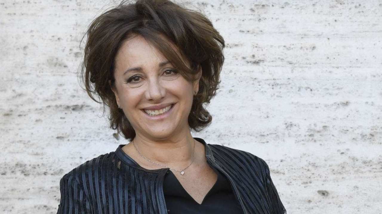 Carla Signoris capelli corti